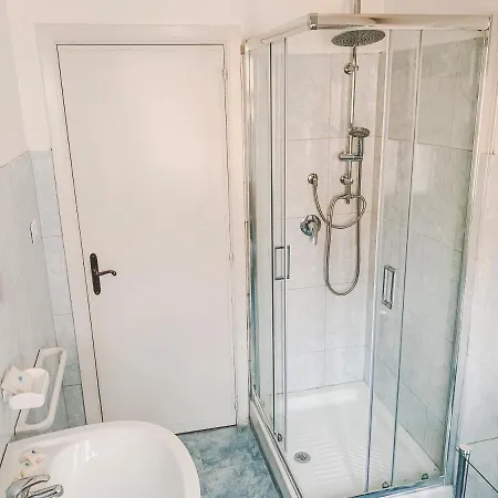 Pensionat Room In Bb - Bb Chic Room With Shared Bathroom In The City